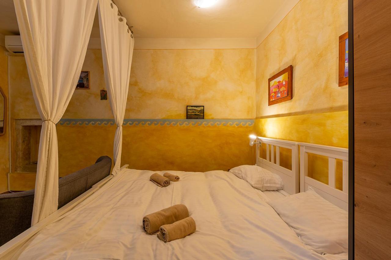 Alighieri Unique Apartment Pula Exterior photo